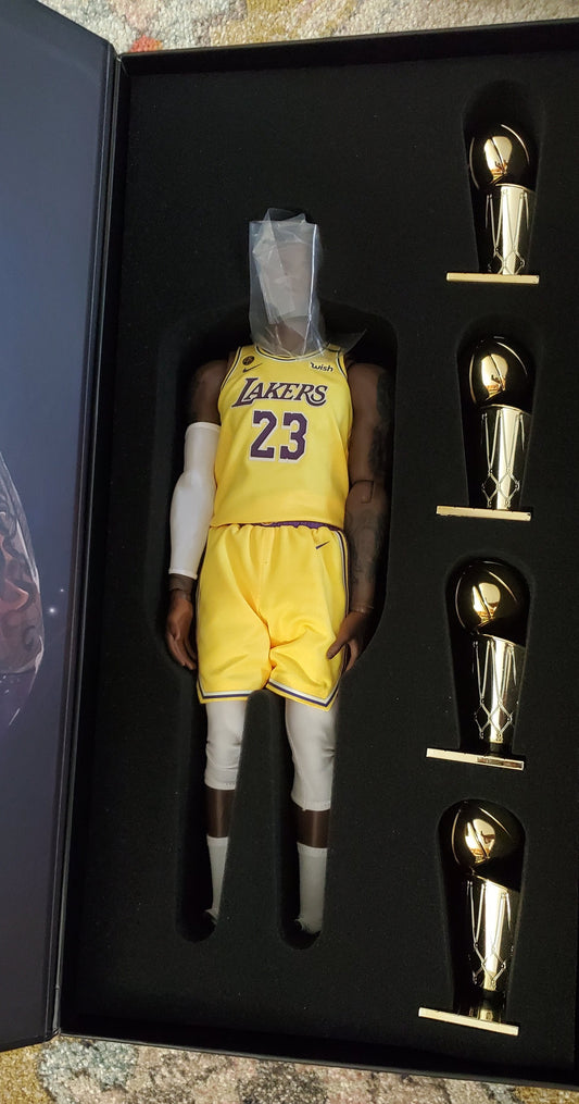 Lakers Lebron James Enterbay Action Figure