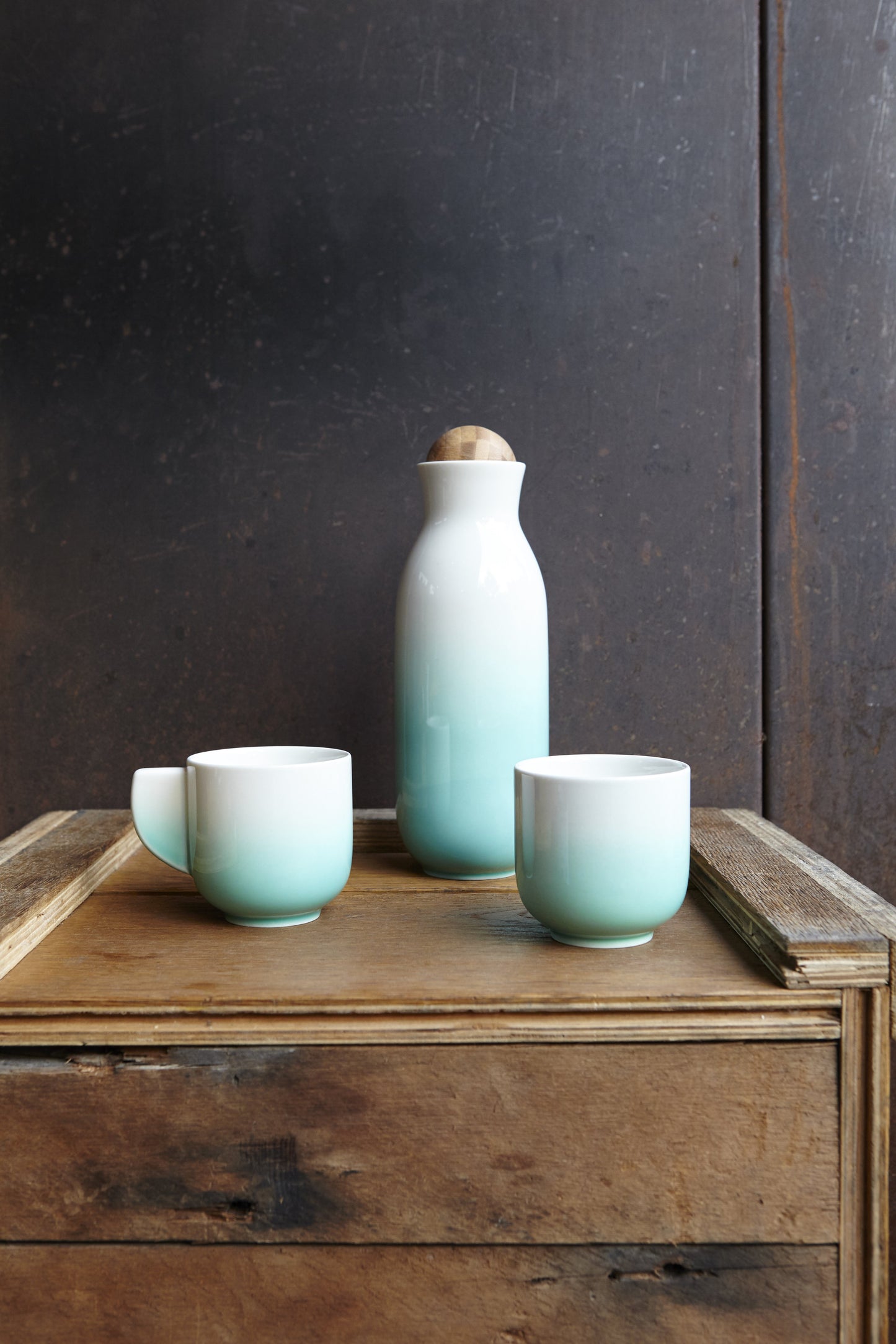 Bloom Carafe Set with Tea Cups